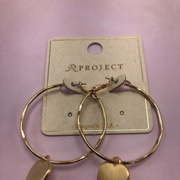 NEW PROJECT HOOP HEART GOLD TONE EARRINGS - Picture 2 of 2